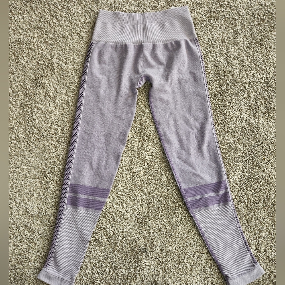 Bombshell Sportswear Seamless Leggings Light Purple | Size M/L - Picture 3 of 5